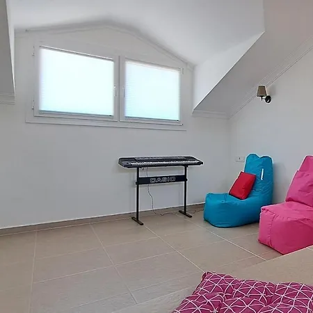 Villa Tei, With Swimming Pool In Oeluedeniz New Fethiye